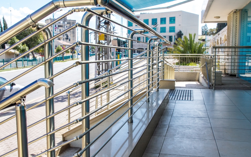 Steel Railing 🛡️🪜